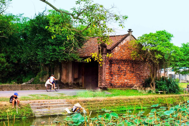 Duong Lam Village - Viet Ancient Village Tour full day